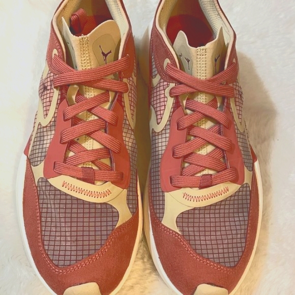 WMNS Delta 3 Low Sneaker - Picture 3 of 11